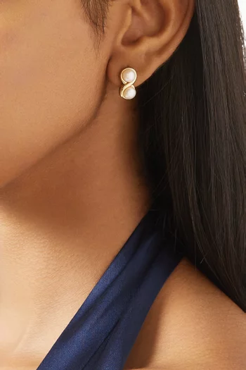 Infer Pearl Stud Earrings in 18kt Gold-plated Metal