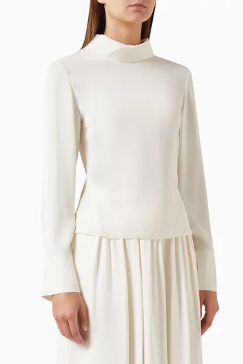 بلوزة بأزرار في الخلف ستان