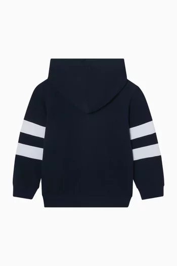 كنزة بغطاء رأس وطبعة شعار الماركة