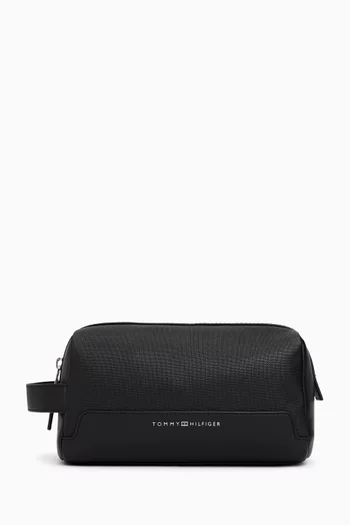 حقيبة مستحضرات العناية الشخصية مودرن بتصميم لامع وشعار الماركة البارز