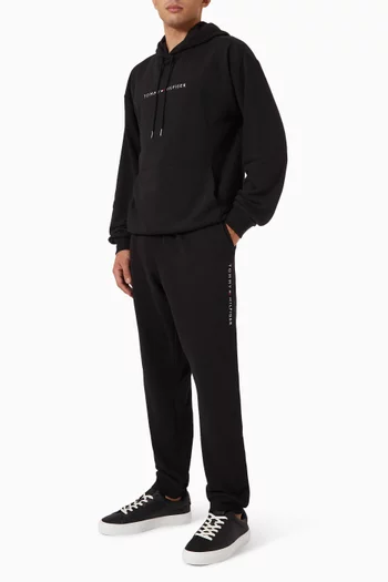 بنطال رياضي بشعار الماركة