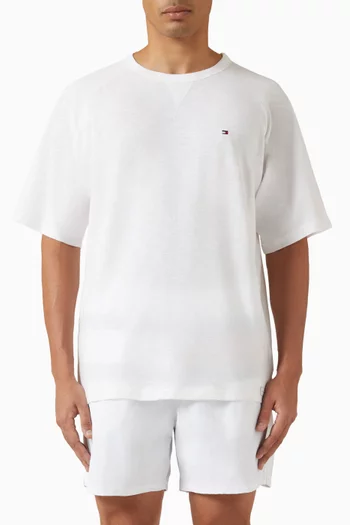 تي شيرت بشعار الماركة قطن