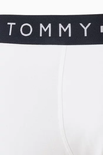 طقم تي شيرت وبوكسر بشعار الماركة الشهير