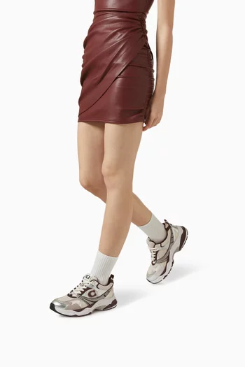 سنيكرز بشعار حرف C قماش شبكي وجلد