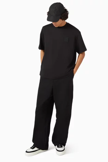 تي شيرت برقعة مطرزة بشعار الماركة قطن