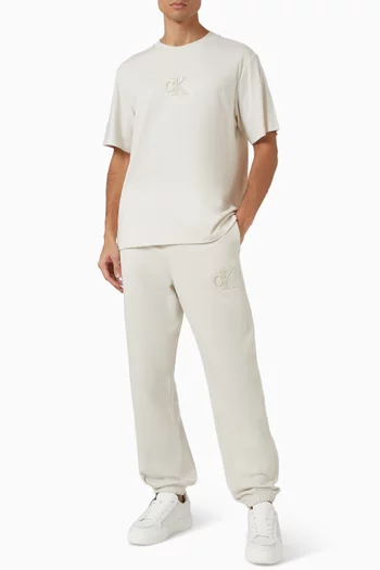 بنطال رياضي بحروف شعار الماركة صوف