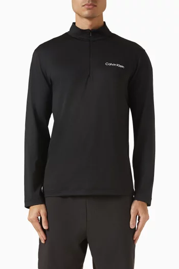 تي شيرت بسحّاب قصير وقماش سريع الجفاف