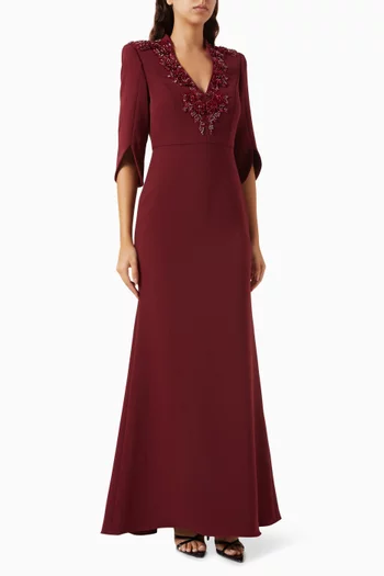 فستان سهرة بفتحة رقبة شكل V‏ وتطريزات كريب