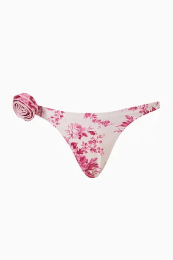 قطعة بيكيني سفلية مستوحاة من التسعينيات ومزينة بوردة