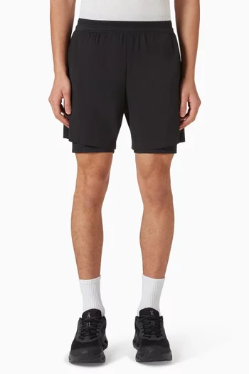 شورت بيرفورمانس 2 في 1‏ بحياكة داخلية بطول 5‏ بوصة