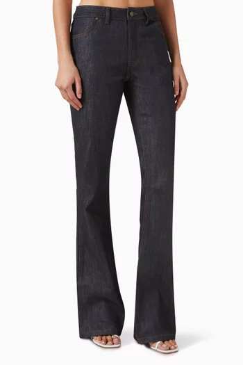 بنطال جينز بقصة مضغوطة وضيقة من أعلى وواسعة من أسفل دينم