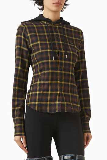 قميص بغطاء رأس ونقشة مربعات