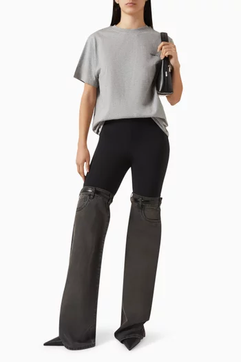 تي شيرت بقصة مربعة وطبعة شعار الماركة قطن