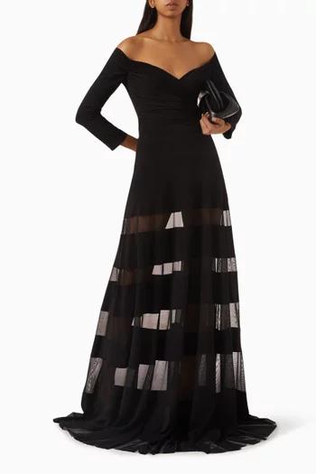 تنورة مقسمة لأجزاء بحافة واسعة وطويلة