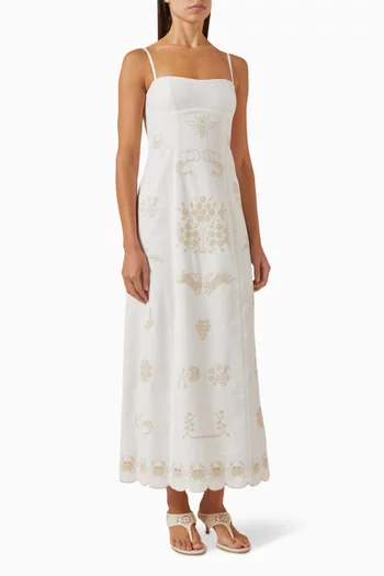 فستان طويل مطرز