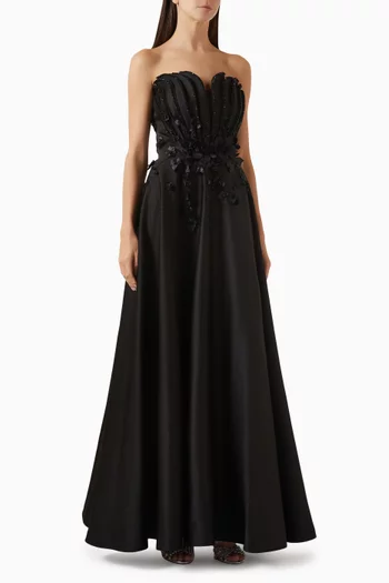 فستان سهرة بلا حمالات مزين بنقشة زهور مطرزة بالخرز ستان