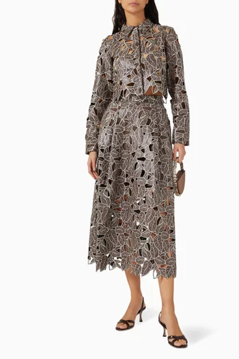 بلوزة بيتريكس مزينة بدانتيل جلد نباتي