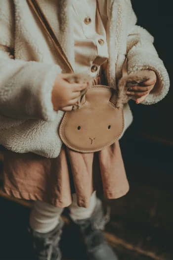 حقيبة بريتا بتصميم أرنب مخملي جلد