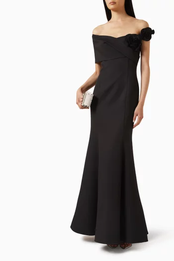 فستان سهرة بأكتاف مكشوفة