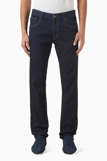 بنطال جينز بقصة تضيق باتجاه الحافة دينم مطاطي