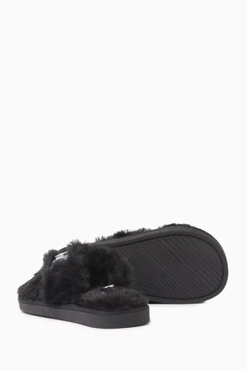 حذاء مفتوح بسيور متقاطعة فرو صناعي