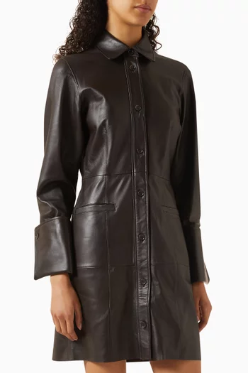 فستان فيليس قصير بأزرار جلد