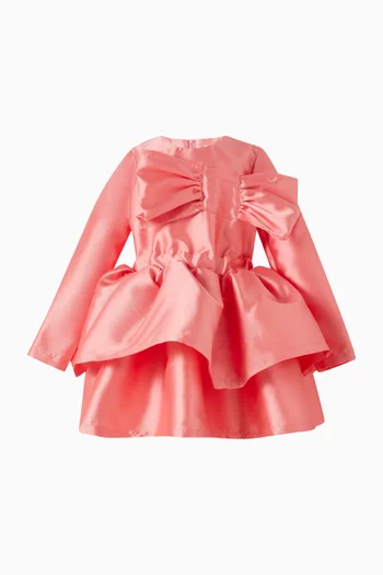 فستان متعدد الطبقات وعقدة بارزة