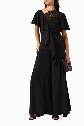 بلوزة بكشكش وحافة دانتيل