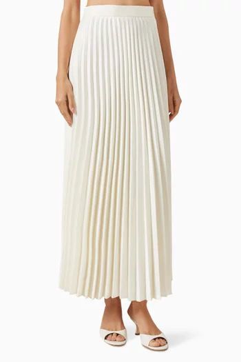 تنورة متوسطة الطول بطيّات