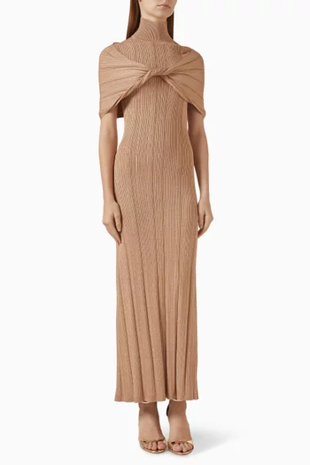 فستان طويل بدرابيه وياقة عالية