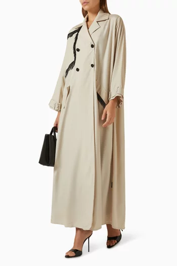 عباية بتصميم معطف ترنش بشرّابات