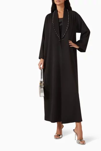 عباية بحواف مطرزة