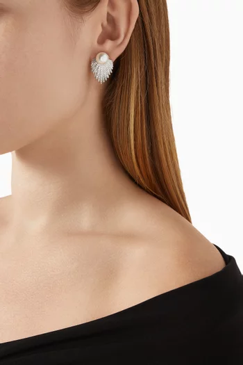 Evelyn Pearl Stud Earrings in Rhodium-plated Metal