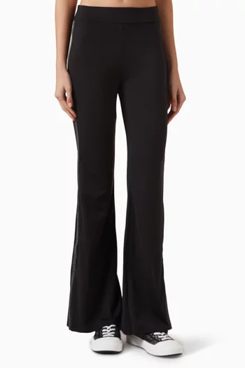 لغينغز بحافة واسعة وشريط بشعار الماركة