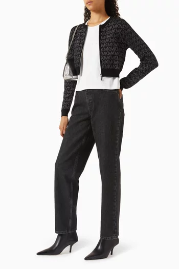 تي شيرت قصير بشعار الماركة ومطرز بأحجار الراين