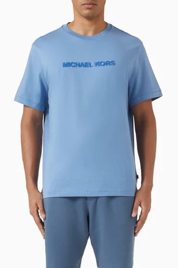 تي شيرت بشعار الماركة بملمس بارز قطن