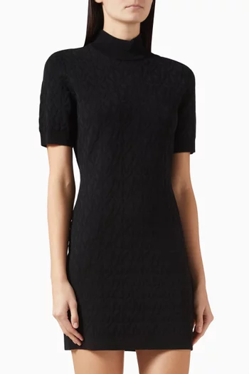 فستان قصير بشعار الماركة بالكامل