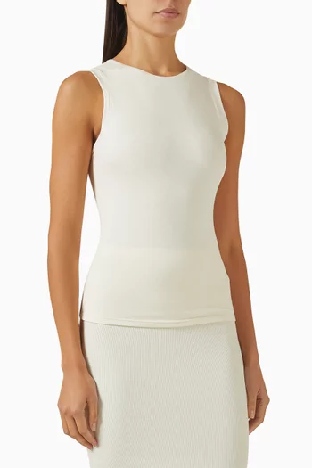 بلوزة بلا أكمام وفتحة رقبة مستديرة