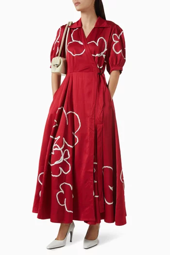 فستان مطرز على شكل زهور