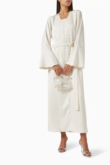 عباية بحزام وتطريزات باللؤلؤ