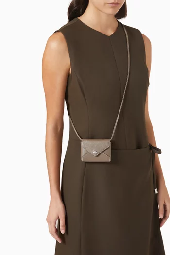 حافظة بطاقات بحمالة جلد