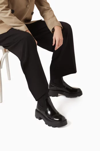 حذاء بوت تشيلسي بشعار حرف T جلد