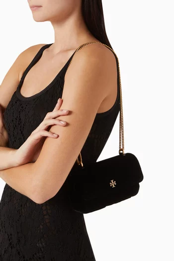 حقيبة كيرا ميني بغطاء قلاب وتصميم مبطن بنقشة معينات مخمل