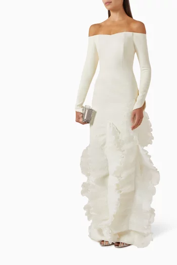 فستان طويل بأكتاف مكشوفة وكشكش كريب