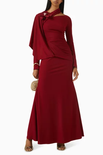 فستان بدرابيه وتطريزات زهور