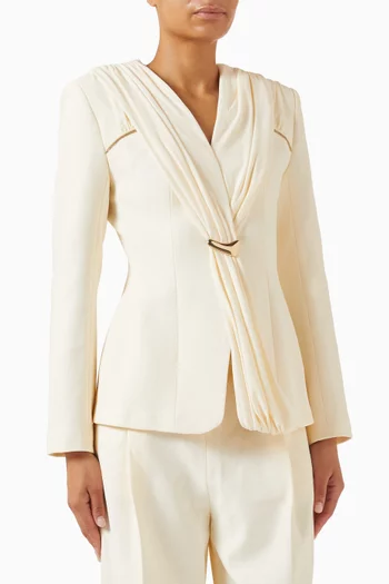 جاكيت بطيات وإبزيم غير متماثلة