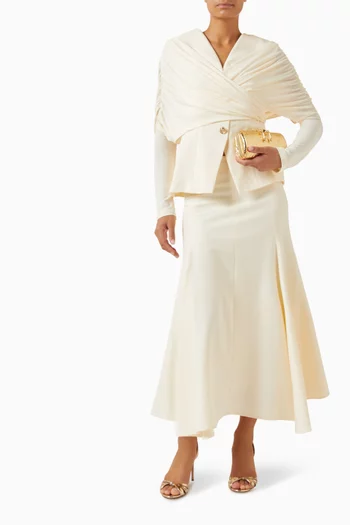 بلوزة بدرابيه بتصميم متقاطع