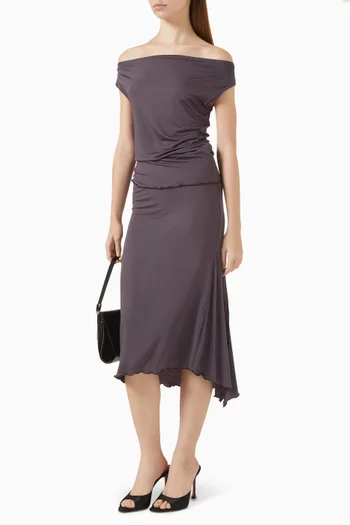 بلوزة بأكتاف مكشوفة ودرابيه جيرسيه