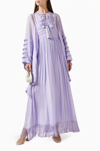 فستان طويل بشرّابات وقصة متعددة الطبقات