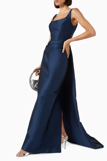 فستان سهرة بقصة مستقيمة بدرابيه